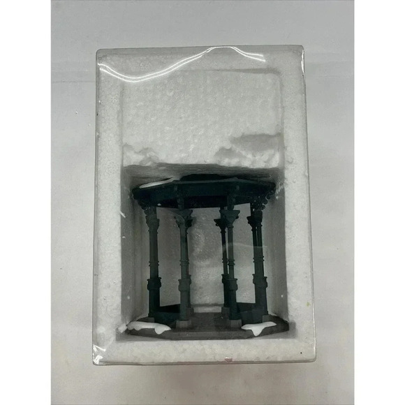 RETIRED DEPARTMENT 56 HERITAGE VILLAGE TOWN SQUARE GAZEBO ITEM #5513-1 EUC - Picture 3 of 7